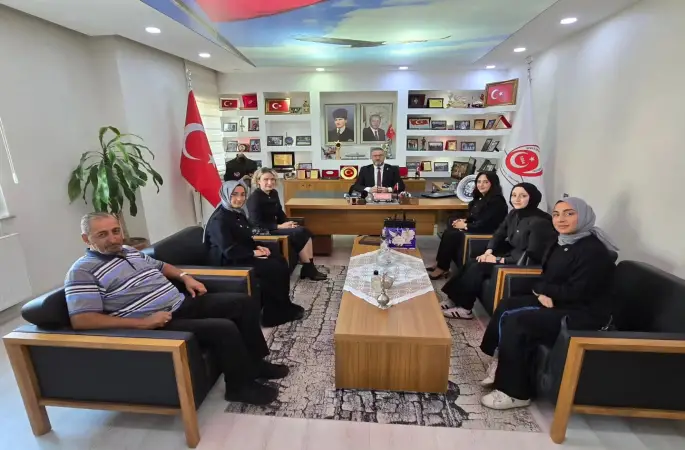 Büyük Birlik Partisi Kadın Kolları İl Başkanı Gamze Aktaş  ve Yönetimi Şehit Aileleri ve Gazileri Dernek Başkanı Fatih Deveciyi ziyaret etti