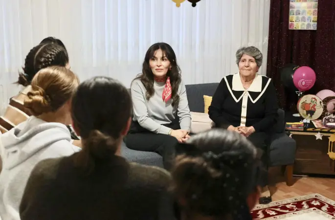 Çiğdem Olgun Şimşek Mevlana Çocuk Evi'nde kalan çocuklarla iftar sofrasında buluştu