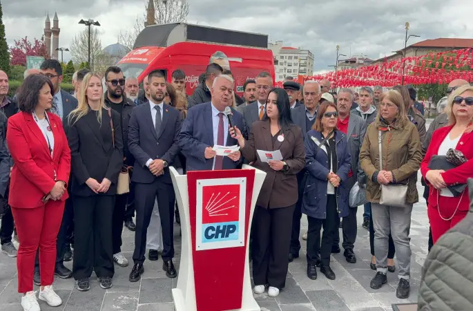 Cumhuriyet Halk Partisi İl Başkanlığı 19 Mayıs Atatürk'ü Anma Gençlik ver Spor Bayramı nedeniyle Atatürk Anıtına Çelenk koydu