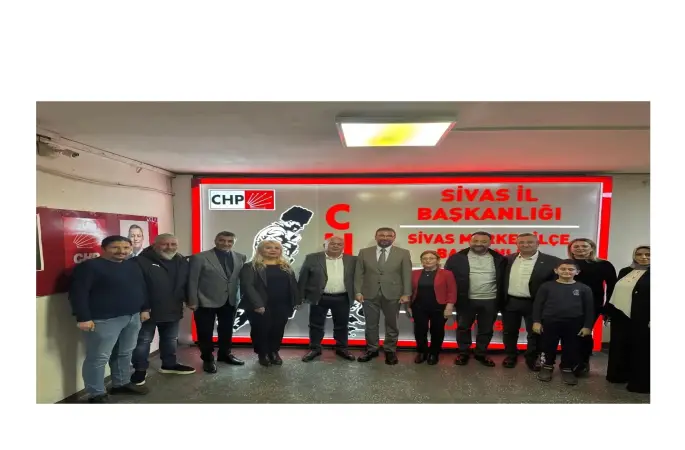 Cumhuriyet Halk Partisi Parti Meclisi Üyesi ve THM Sanatçısı Tolga Sağ Cumhuriyet Halk Partisi İl Başkanlığını ziyaret etti