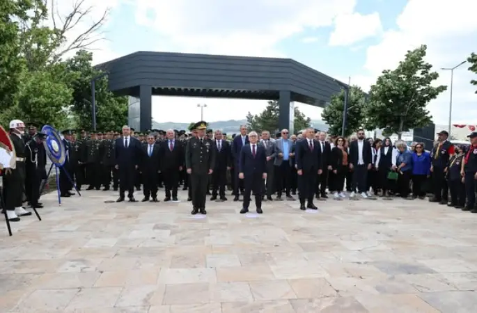 Cumhuriyetimizin kurucusu Gazi Mustafa Kemal Atatürk'ün 27 Haziran 1919'da Sivas'a ilk teşriflerinin 107’inci yılı münasebetiyle, Sivas’a ve Cumhuriyet’e İlk Adım Anıtı’nda tören düzenlendi