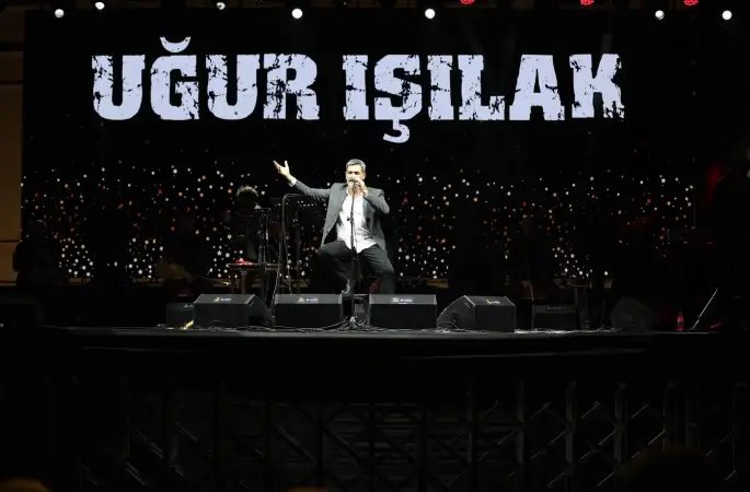 Cumhuriyetin temellerinin atıldığı 4 Eylül Sivas Kongresi'nin 107. yıldönümü etkinlikleri, Uğur Işılak konseri ile start aldı