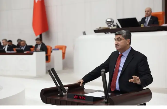 DEVA Partili Ekmen: Mersin’de zamansız ilaçlama arıları ve meyve rekoltesini tehdit ediyor