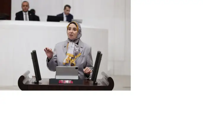 DEVA Partili Esen: “6 yaşındaki çocuk ilk harften önce algoritmanın dilini öğreniyor, ebeveynlerin dijital okuryazarlık eğitimi şart olmalı”