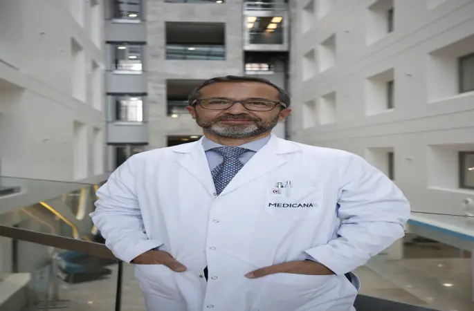 DURUŞDAKİ KÜÇÜK BİR FARK, SKOLYOZUN İLK İŞARETİ OLABİLİR