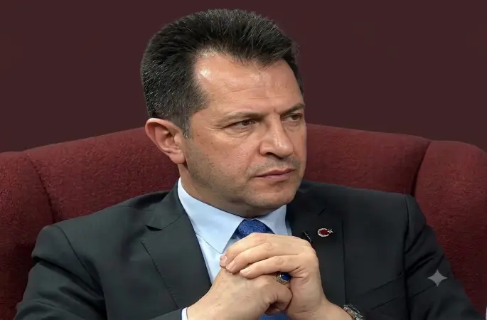 İyi Parti İl Başkanı Volkan Karasudan tepki Gurur duyman için 51 tane ilçe belediye başkanına rozet takman gerekir
