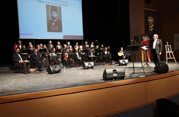 Klasik Türk Müziği Topluluğu tarafından Nimet Heper anısına düzenlenen “Rahmi Bey Şarkıları Köçekçeler” izahlı konseri düzenlend