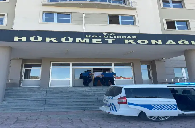 KOYULHİSAR İLÇESİNDE ARANAN ŞAHISLAR YAKALANDI