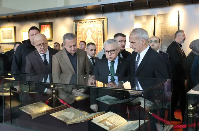 Kutsal Emanetler ve Vakıf Eserleri Sergisi açıld