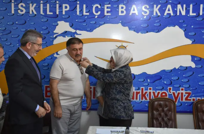 Milletvekili Rukiye Toy, İskilip’te Yeni Üyelere Rozet Taktı