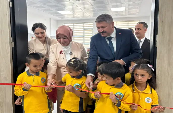 MİLLETVEKİLİ RUKİYE TOY’DAN KURTLAPA KÖYÜ OKULUNA KÜTÜPHANE