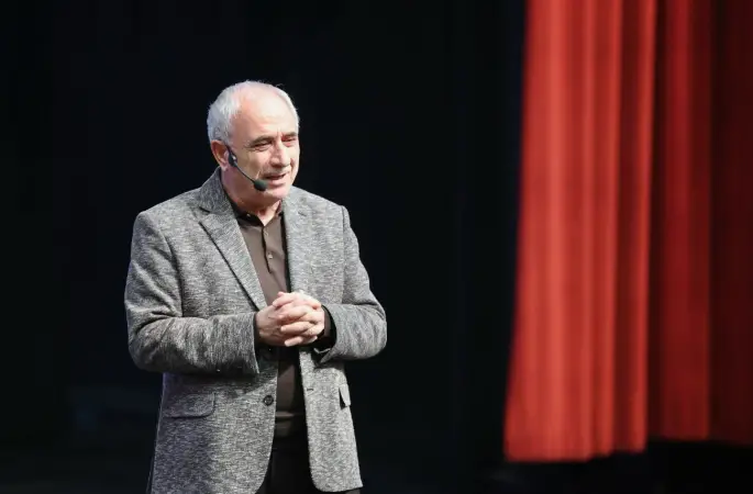 şair ve yazar Nurullah Genç’in konuşmacı olarak katıldığı söyleşi programı gerçekleştirildi.