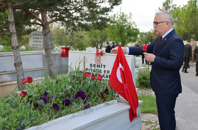 Şehitlerimiz Kabirleri Başında Dualarla Yâd Edildi
