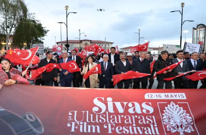 Sivas 3. Uluslararası Film Festivali kapsamında; kortej yürüyüşü düzenlendi