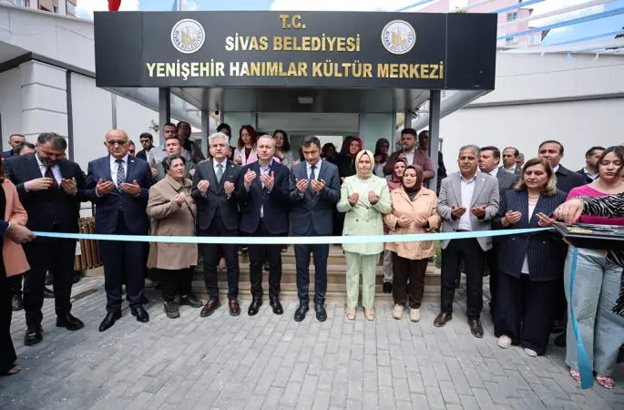 Sivas Beledi tarafından baştan sona yenilenen Yenişehir Hanımlar Kültür Merkezi, düzenlenen törenle tekrar hizmete açıldı.