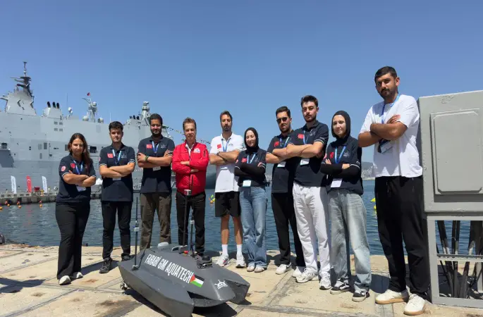Sivas Cumhuriyet Üniversitesi Mühendislik Fakültesi öğrencilerinden oluşan Aquatech Takımı, TEKNOFEST Mavi Vatan kapsamında düzenlenen İnsansız Deniz Aracı (İDA) Yarışması’nda finale kalarak “En Özgün Yazılım Ödülü”nü kazandı