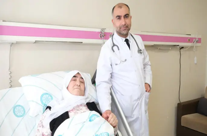 Sivas Cumhuriyet Üniversitesi’nde Dev Göğüs Tümörü Başarıyla Çıkarıldı