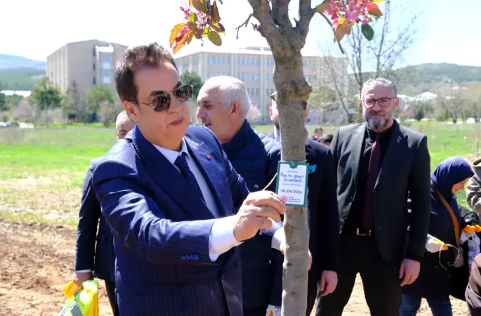 Sivas Cumhuriyet Üniversitesi’nde Şehitler Anısına Fidanlar Toprakla Buluştu