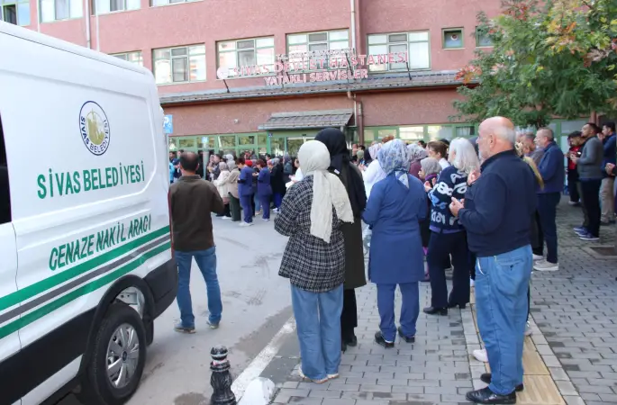 Sivas Devlet Haastanesinde  görev yapan Sağlık Teknikeri Ayşe Seylan, hastane önünde düzenlenen törenle son yolculuğuna uğurlandı.