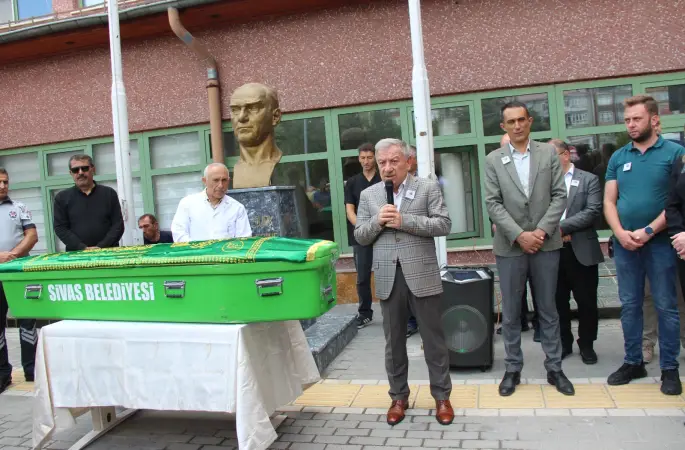 Sivas Devlet Hastanesi Anestezi Teknikeri Meliha Yuvacı, hastanemiz önünde düzenlenen törenle son yolculuğuna uğurlandı