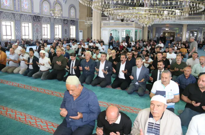 Sivas  Esnaf ve Sanatkarlar Odaları Birliği ve Ahilik Kutlama Komitesi tarafından 39. Ahilik Kültürü Haftası nedeniyle ebediyete irtihal etmiş esnaf ve sanatkarlar için mevlidi şerif okutuldu