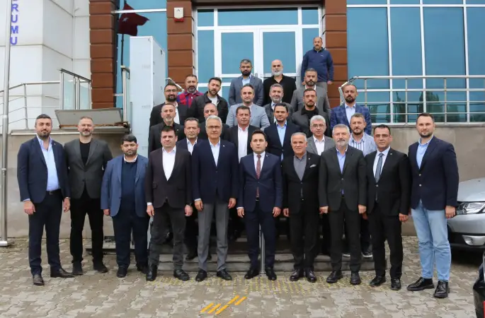 Sivas Ticaret ve Sanayi Odası (STSO) Başkanı ve Başkan Adayı Zeki Özdemir ve komite üyeleri ile birlikte İlçe ziyaretlerini gerçekleştiriyor.