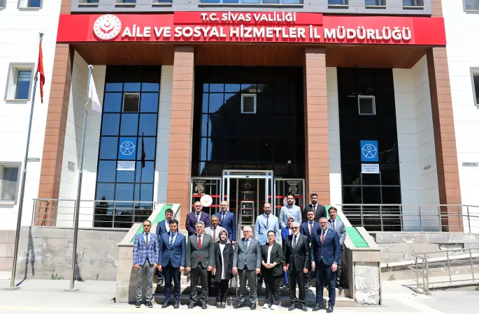 Sivas Valisi Şimşek, Aile ve Sosyal Hizmetler İl Müdürlüğünü Ziyaret Etti