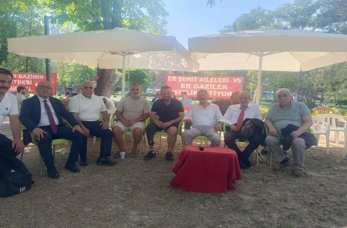 Sivas Zafer Partisi Teşkilatı Ankara’da Güvenparkta haklarını arayan gazileri yalnız bırakmadılar