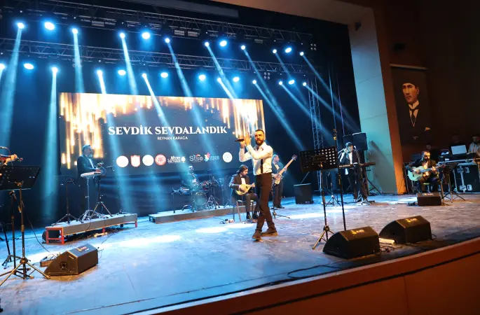 Sivas’ta 90’lar Rüzgarı Esti