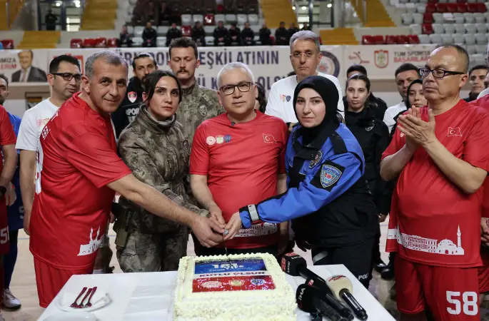 Sivas'ta Şehitler Anısına Futbol Müsabakası Düzenlendi