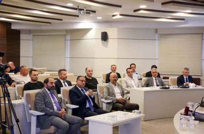 STSO MECLİSİNDE DİKKAT ÇEKEN TABLO: KENDİ EKİBİNDEN ZEKİ ÖZDEMİR’E 4 YIL HİÇBİR ŞEY YAPILMADI ELEŞTİRİSİ