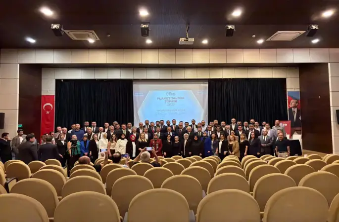 STSO’da meclis üyelerine plaket takdimi yapıldı