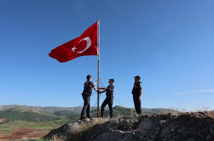 Türk’ün Yurdunda İlelebet Göklerde