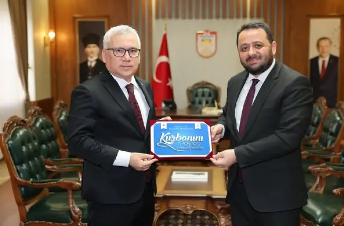 Vali Yılmaz Şimşek Kurbanını Türkiye Diyanet Vakfına bağışladı