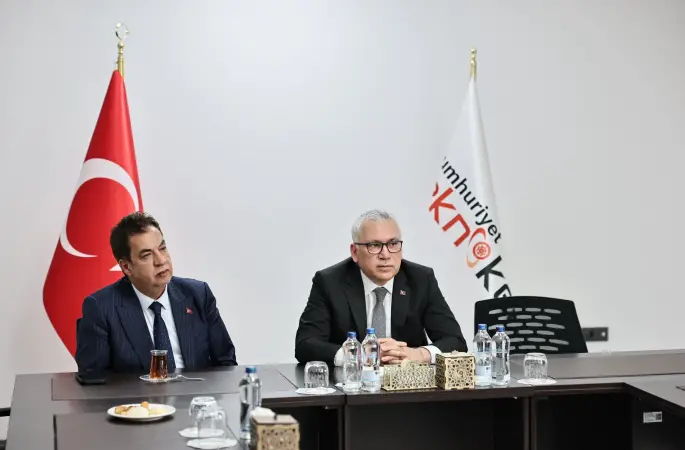 Vali Yılmaz Şimşek, Sivas Cumhuriyet Üniversitesi Rektörü Prof. Dr. Ahmet Şengönül ile birlikte Cumhuriyet Teknokent'de incelemelerde bulundu.