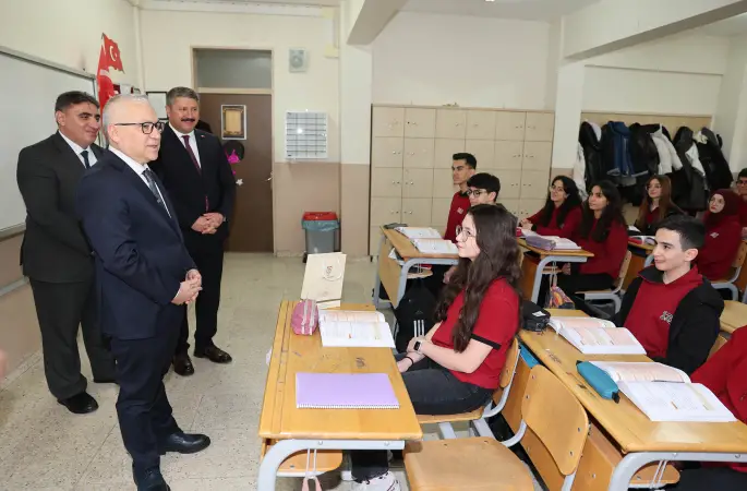 Vali Yılmaz Şimşek, Sivas Fen Lisesi'ni Ziyaret Etti