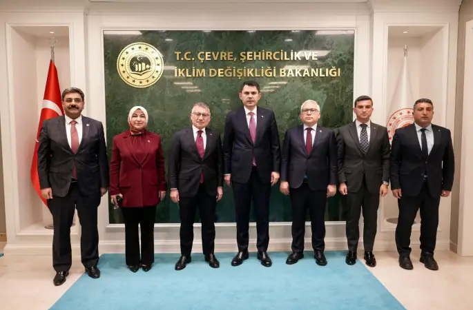 Vali Yılmaz Şimşek ve beraberindekiler Ankara'da Çevre ve Şehircilik Bakanı Murat Kurum'u ziyaret etti