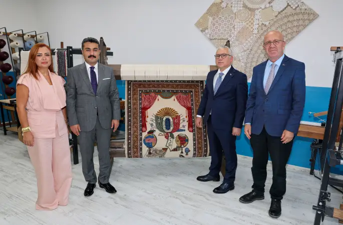 Yetim Çocukların 104 Yıllık Emaneti Misak-ı Milli Halısı Yeniden Dokundu