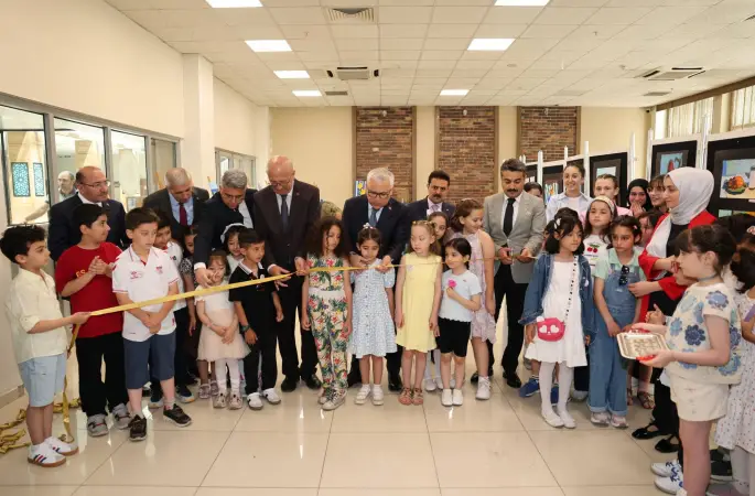 Zanaatkarlar Çarşısı resim atölyesi öğrencilerinin hazırladıkları eserlerden oluşan yıl sonu resim sergisi açıldı