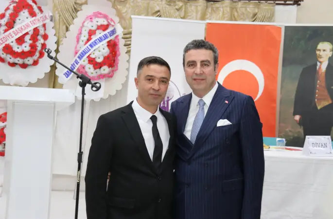 Zara Esnaf ve Sanatkarlar Odası Başkanlığı seçimlerinde 148 oy alarak oda başkanlığını kazanan Sacettin Okur' seçildi