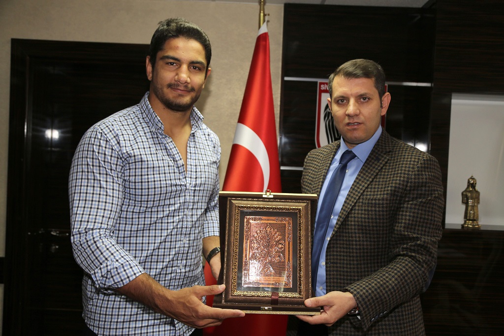Olimpiyat Şampiyonu Akgül’den Genel Sekreter Ayhan’a Ziyaret